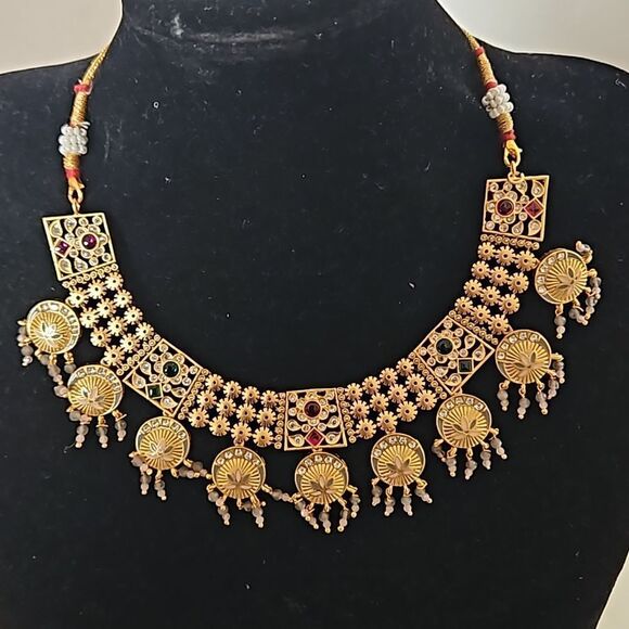 Indian Traditional Kundan  Necklace & Earrings Set - Picture 14 of 16